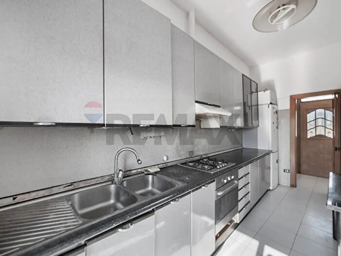 Appartamento trilocale in vendita in Via Roma, Usmate Velate