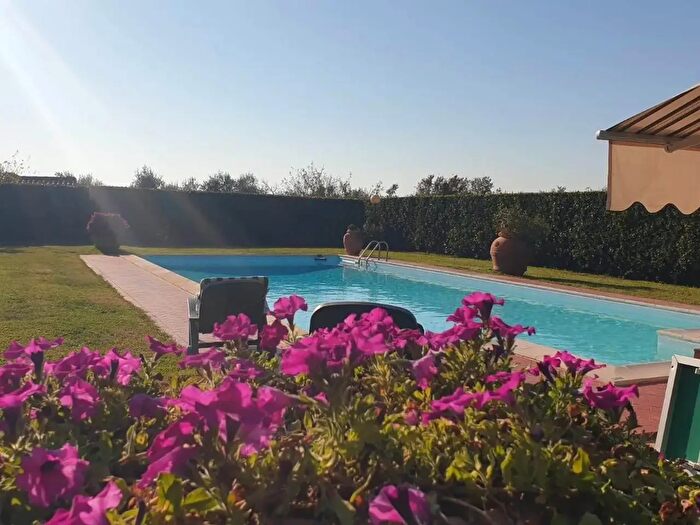 Casa con 6 locali in vendita in Fauglia
