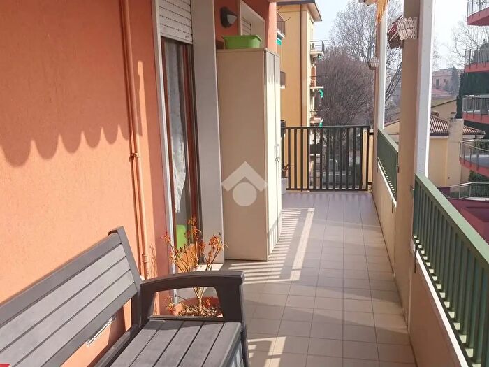 Appartamento trilocale in vendita in Via Lucania, Verona