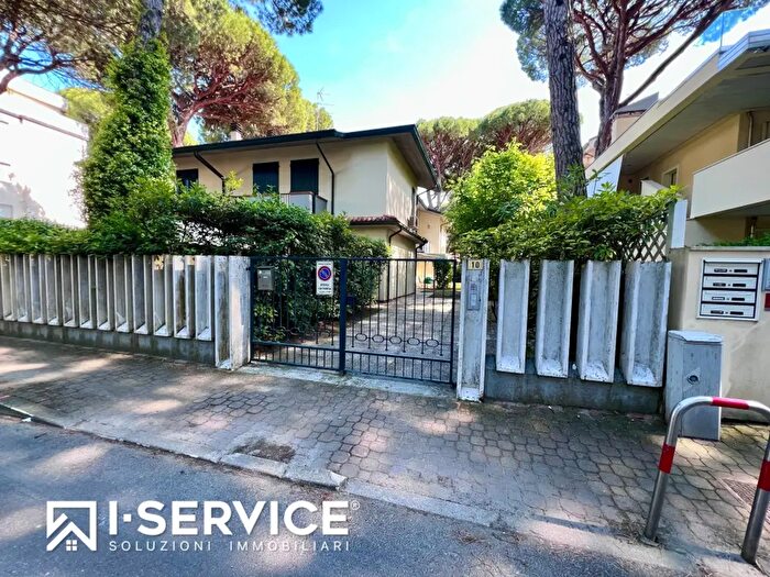 Appartamento quadrilocale in vendita in Viale Damiano Chiesa, Cervia