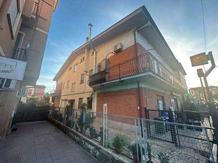 Appartamento quadrilocale in affitto in Via Roma, Nepi