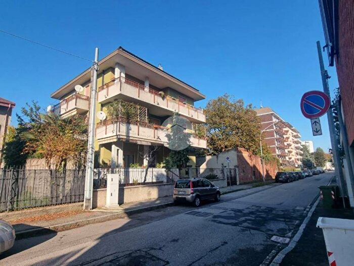 Appartamento trilocale in affitto in Via Q Orazio, SantEdoardo, Busto Arsizio