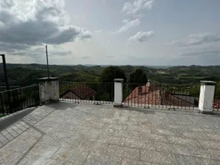 Casa con 6 locali in vendita in Via Giuseppe Mazzini, Trisobbio