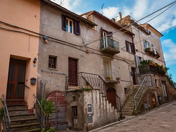 Appartamento trilocale in vendita in Via del Rivellino, Castiglione In Teverina
