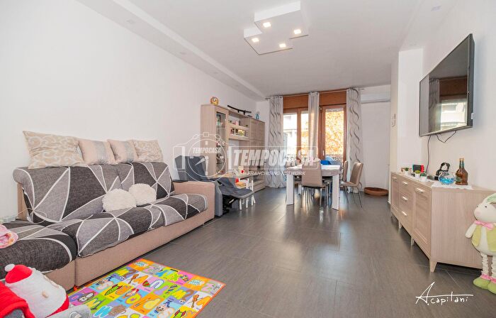 Appartamento quadrilocale in vendita in Via Michele Fusco, Modena