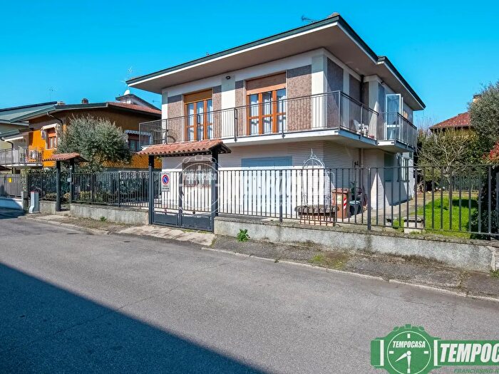 Casa quadrilocale in vendita in Via Don Giovanni Minzoni, Peschiera Borromeo