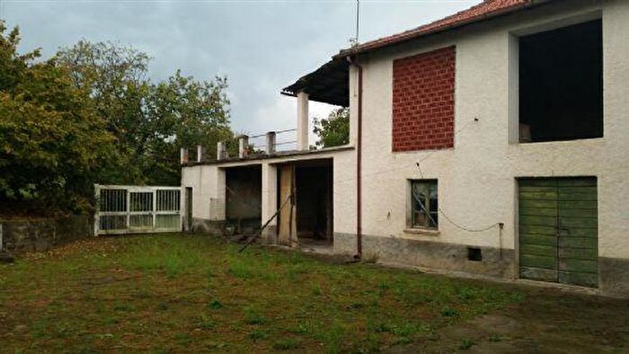 Casa con 12 locali in vendita in Bubbio