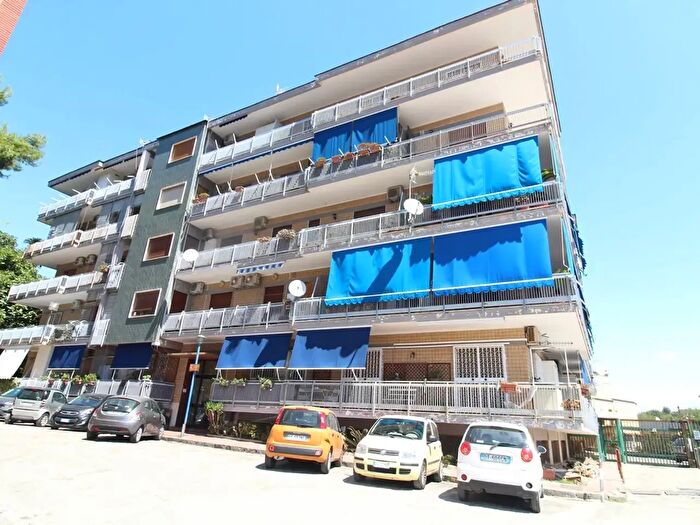 Appartamento bilocale in vendita in Via Ponti Rossi, Napoli