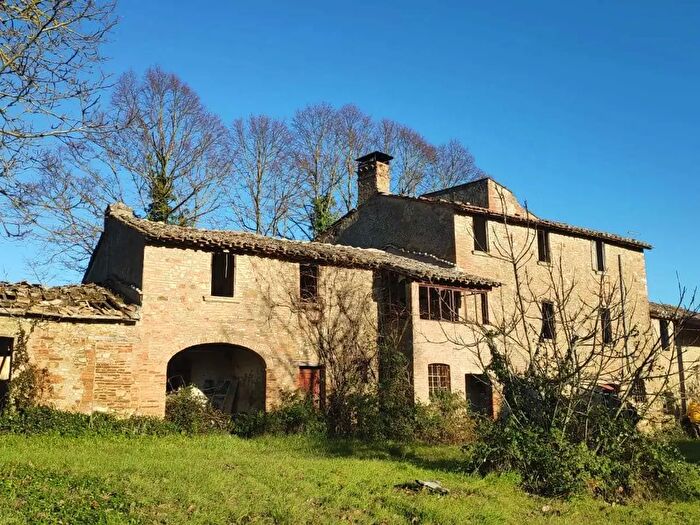 Casa con 10 locali in vendita in Perugia
