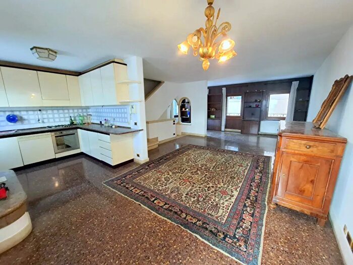 Casa trilocale in vendita in Via Savonarola, Padova