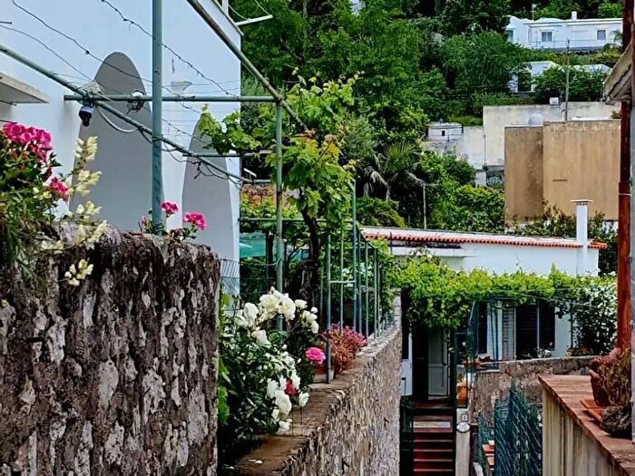 Casa quadrilocale in vendita in Anacapri