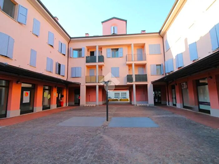 Appartamento quadrilocale in vendita in Piazza Orti San Francesco, Fabbrico