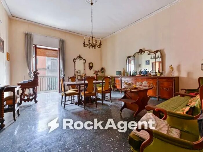Appartamento con 5 locali in vendita in Via Sant'Antonio Abate, Napoli