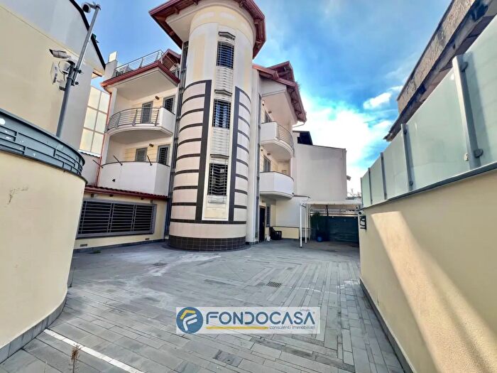 Casa con 7 locali in vendita in Via Santa Caterina da Siena, Giugliano In Campania