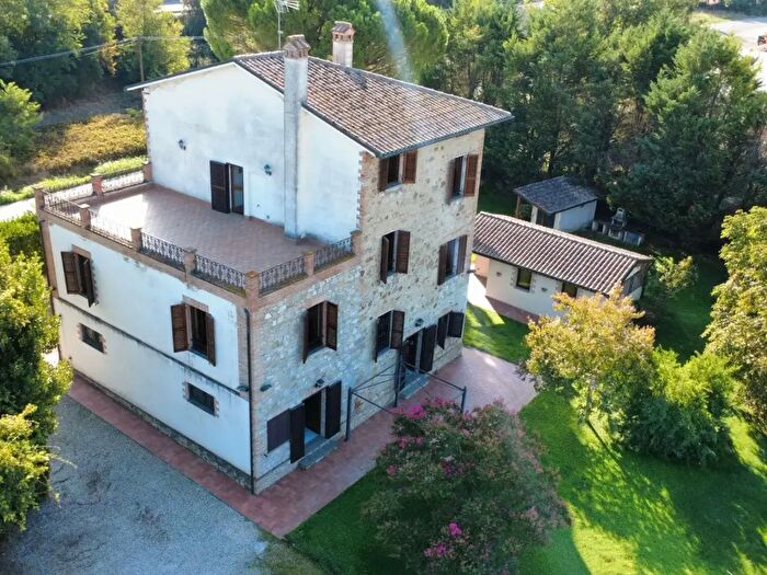 Casa con 15 locali in vendita in Loc Ilci, Todi