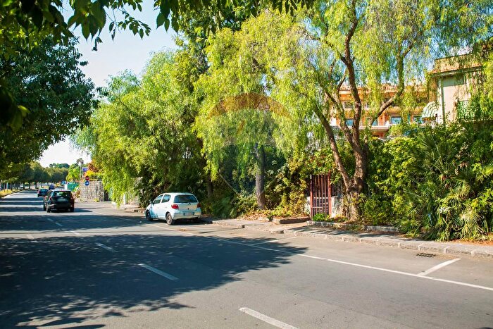 Appartamento con 5 locali in vendita in Viale Angelo Vasta, Catania