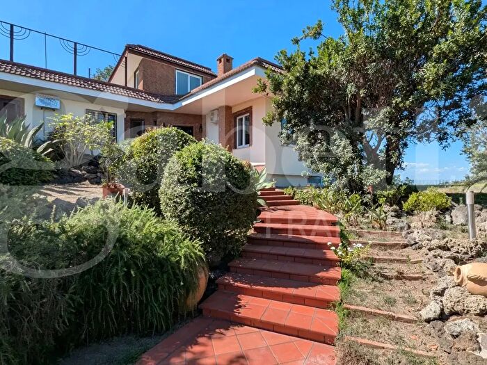 Casa con 8 locali in vendita in Via Arcofelice Vecchio, Bacoli