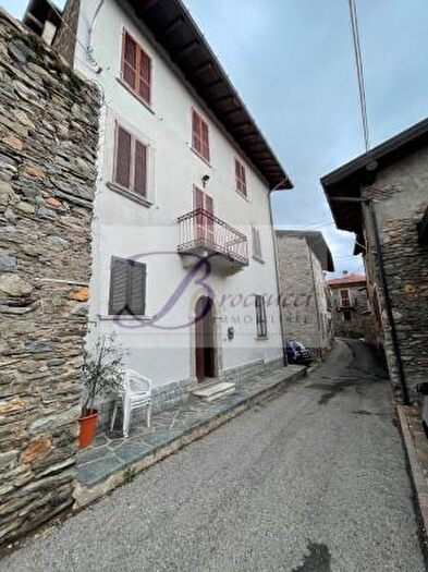 Appartamento bilocale in vendita in Cuasso Al Monte