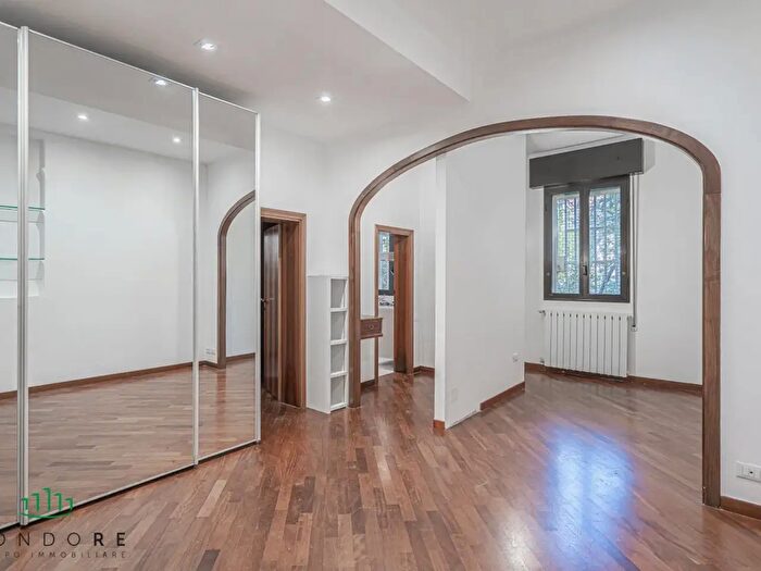 Appartamento trilocale in vendita in Via dal Lino, Bologna