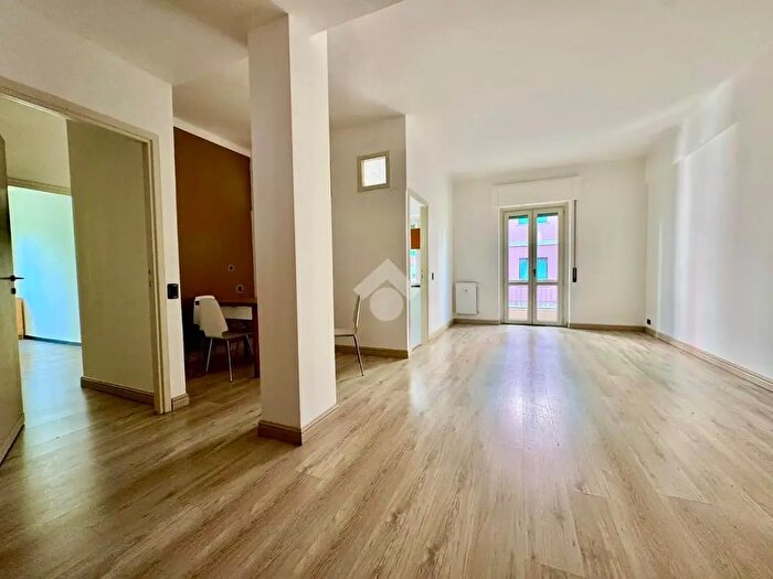 Appartamento quadrilocale in vendita in Via Angelo Carrara, Genova