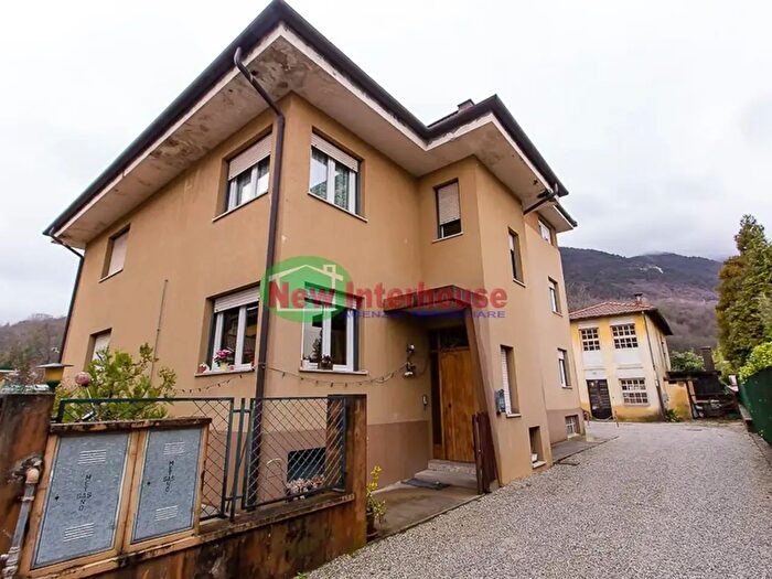 Appartamento con 5 locali in vendita in Via Alessandro Manzoni, Maniago