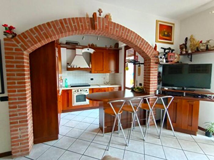 Appartamento trilocale in vendita in Barni