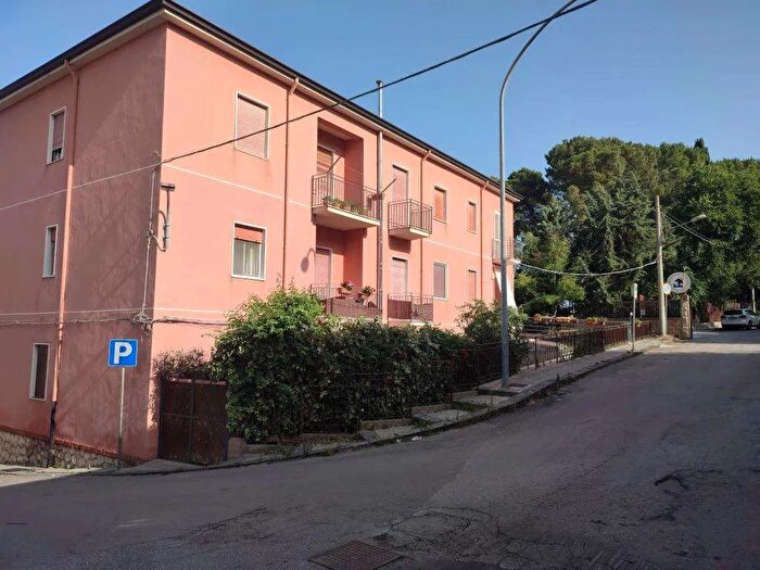 Appartamento con 6 locali in vendita in Via Monsignor Giamporcaro, San Cataldo