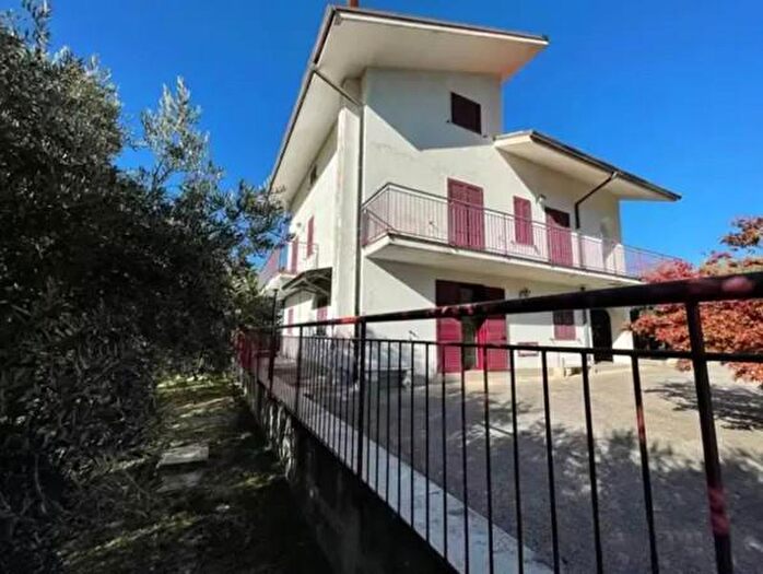 Casa con 6 locali in vendita in Macchia Pietra, San Mango Sul Calore