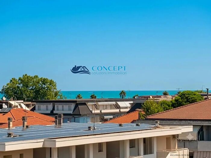 Appartamento con 5 locali in vendita in Via Verrazzano Snc, Martinsicuro
