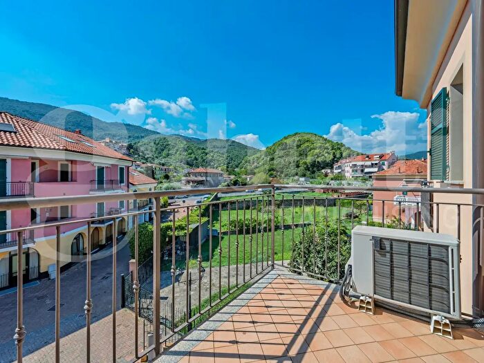 Appartamento con 5 locali in vendita in Via Giovanni Molineri, Andora