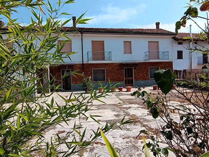 Appartamento con 6 locali in vendita in Via Bausola, Isola D'Asti