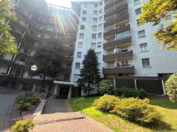 Appartamento trilocale in affitto in Via Arzaga, Bande Nere, Milano