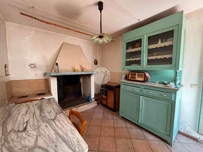Casa quadrilocale in vendita in Vocabolo Fosso, Calvi Dell'Umbria