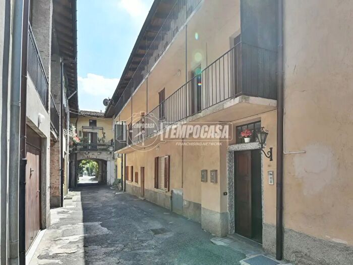 Appartamento con 8 locali in vendita in Via Roma, Albese Con Cassano