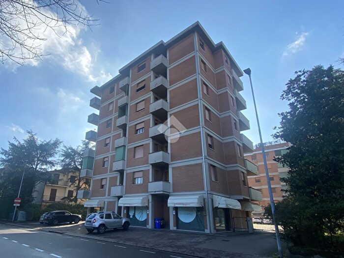 Appartamento con 6 locali in vendita in Via Guido Molinari, Carpi
