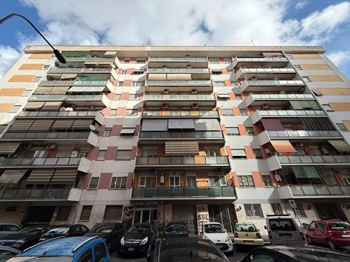 Appartamento con 5 locali in vendita in Via Antonio Toscani, Roma