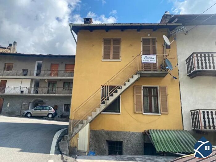 Casa trilocale in vendita in Roure Frazione Villaretto, Roure