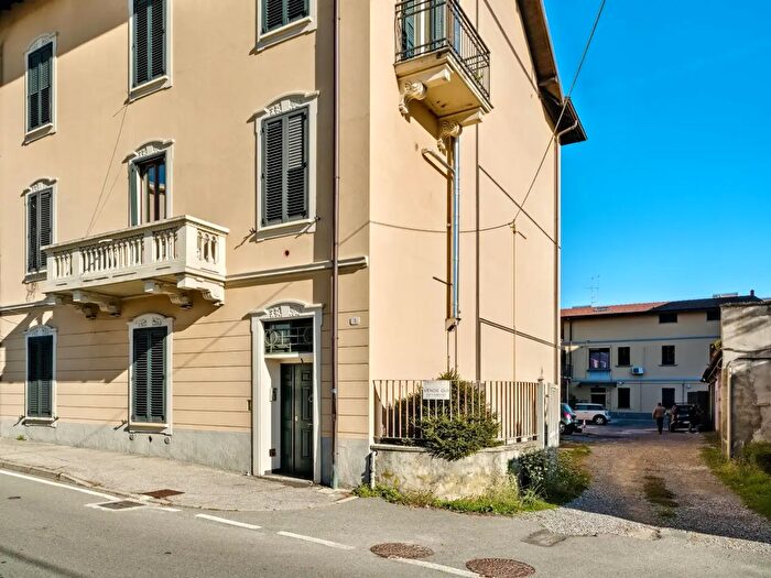 Appartamento con 5 locali in vendita in Via Fiammenghino, Como