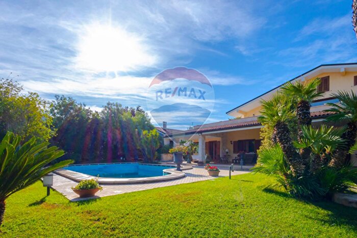 Casa con 10 locali in vendita in Via Algardi, Casamassima