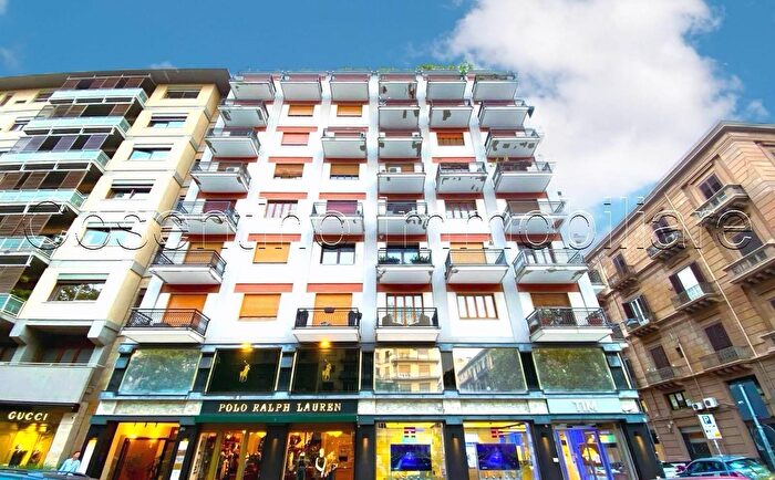 Appartamento con 14 locali in affitto in Palermo