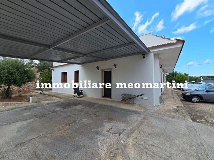 Casa con 10 locali in vendita in Via Cugno Canne Floridia Sr, Floridia