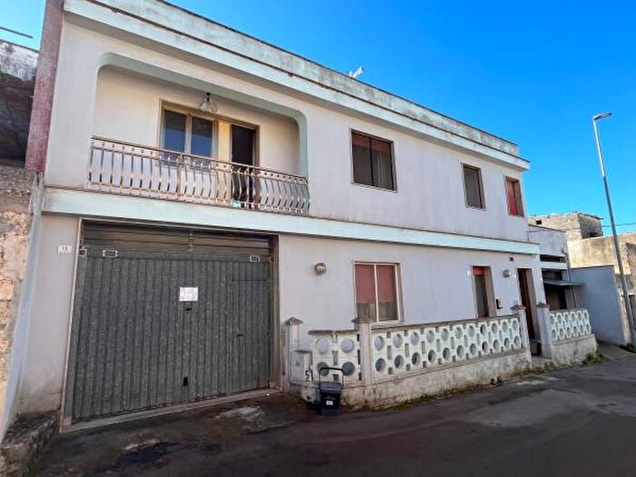 Casa con 6 locali in vendita in Via Camillo Benso di Cavour, Montesano Salentino