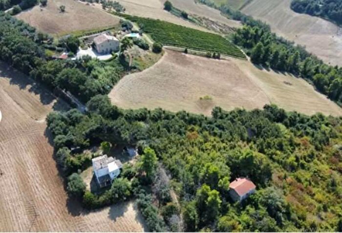 Appartamento con 6 locali in vendita in Contrada Aso, Montefiore DellAso