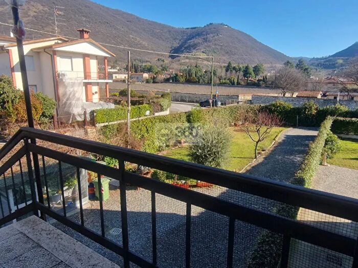 Appartamento con 5 locali in vendita in Vicolo del Canale, Gussago