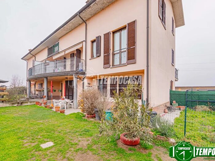 Appartamento bilocale in vendita in Via delle Rose, Albuzzano