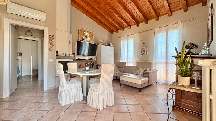 Appartamento trilocale in vendita in Via Angelo Mazzoldi, Montichiari