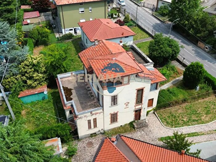 Casa con 8 locali in vendita in Via Ruggeri da Stabello, Bergamo