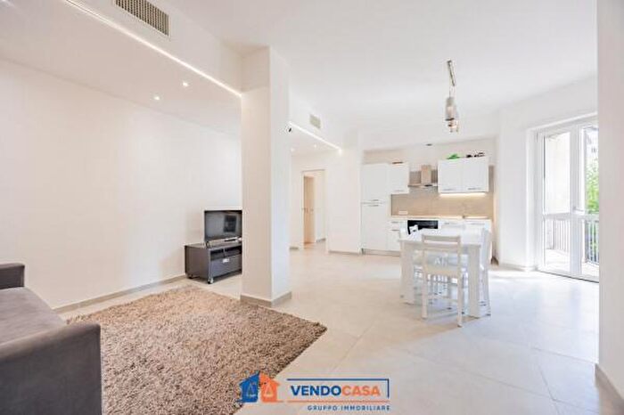 Appartamento trilocale in vendita in Via Sestriere, Torino