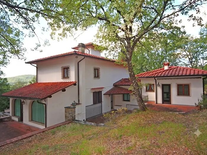 Casa con 12 locali in vendita in Rignano Sull'Arno