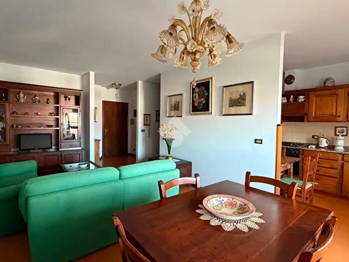 Appartamento quadrilocale in vendita in Via Villascura, Porcia